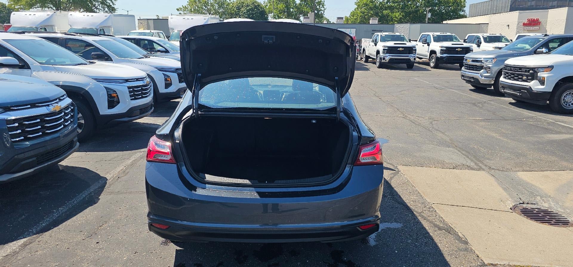Used 2021 Chevrolet Malibu LT FWD image 7