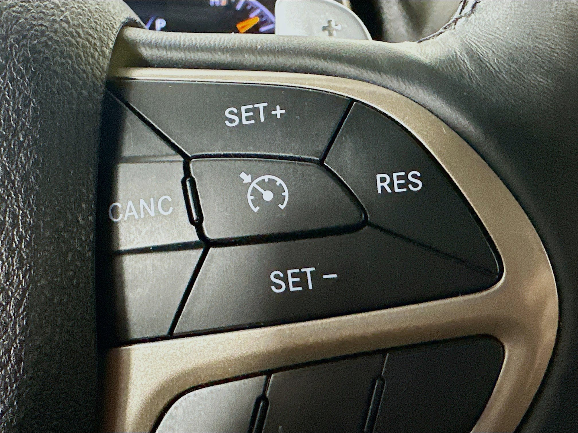 Used 2014 Jeep Grand Cherokee Limited image 10