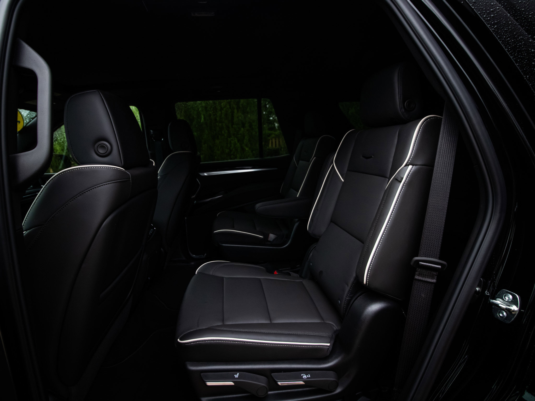 Used 2026 Cadillac Escalade Sport w/ LPO, ONYX Package AWD/4WD image 31
