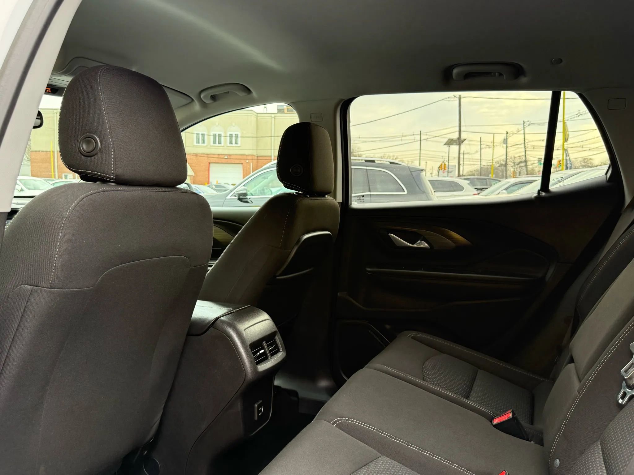 Used 2022 GMC Terrain SLE image 28