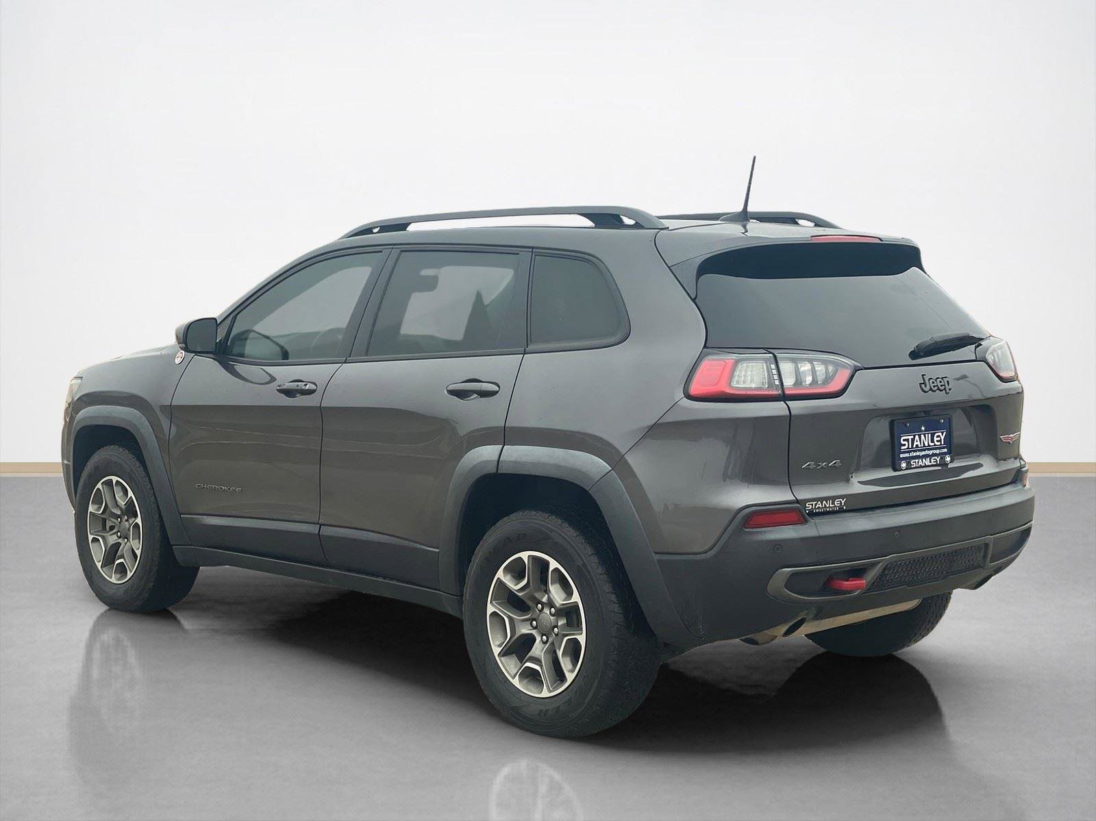 Used 2020 Jeep Cherokee Trailhawk w/ Cold Weather Group image 5