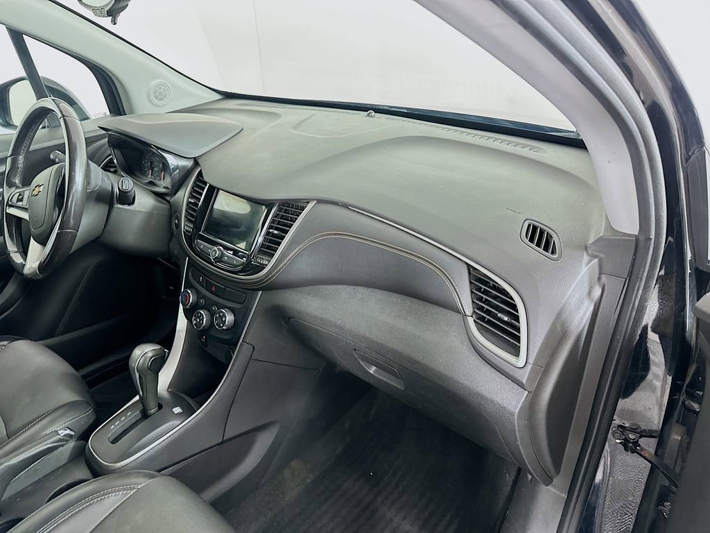 Used 2019 Chevrolet Trax LT w/ LT Convenience Package image 26