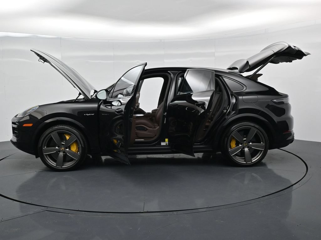 Certified 2023 Porsche Cayenne Turbo S AWD/4WD image 31