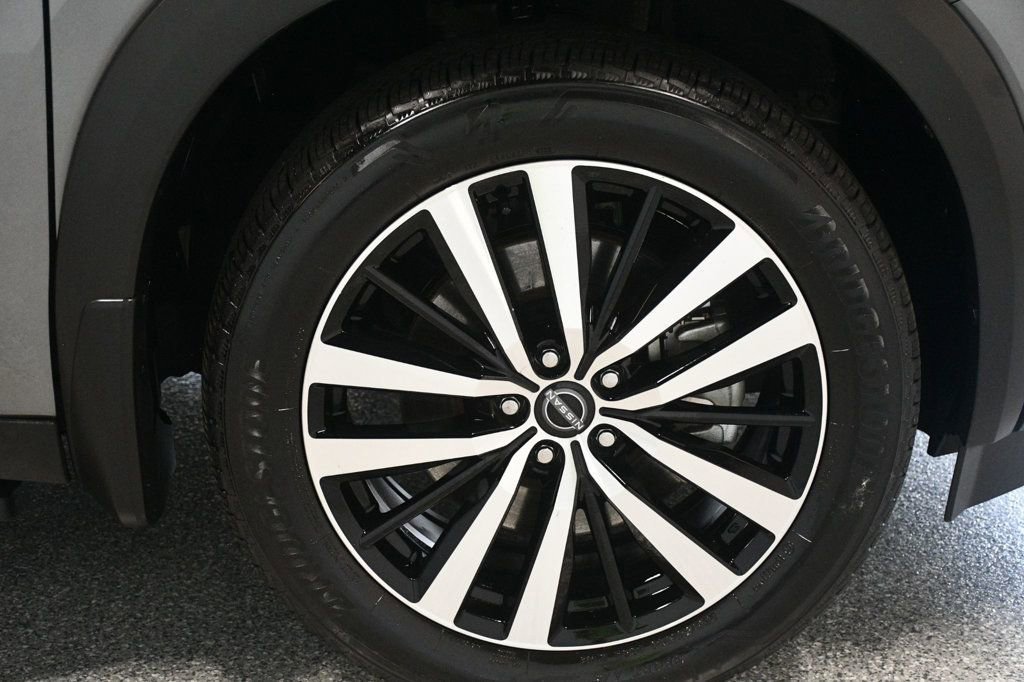 Used 2024 Nissan Pathfinder Platinum FWD image 21
