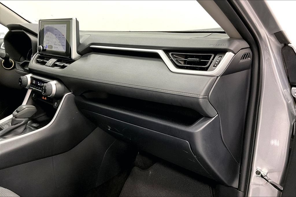 Used 2025 Toyota RAV4 XLE FWD image 18