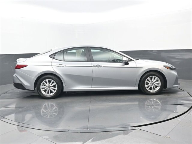 Used 2025 Toyota Camry LE image 2