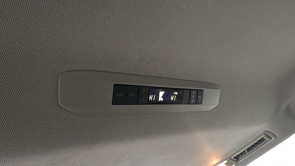 Used 2024 Toyota Sienna XLE image 40