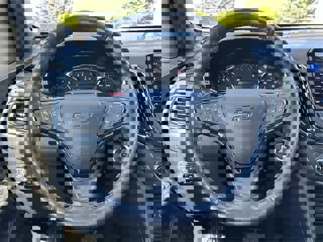 Used 2022 Chevrolet Equinox RS w/ Infotainment Package image 7