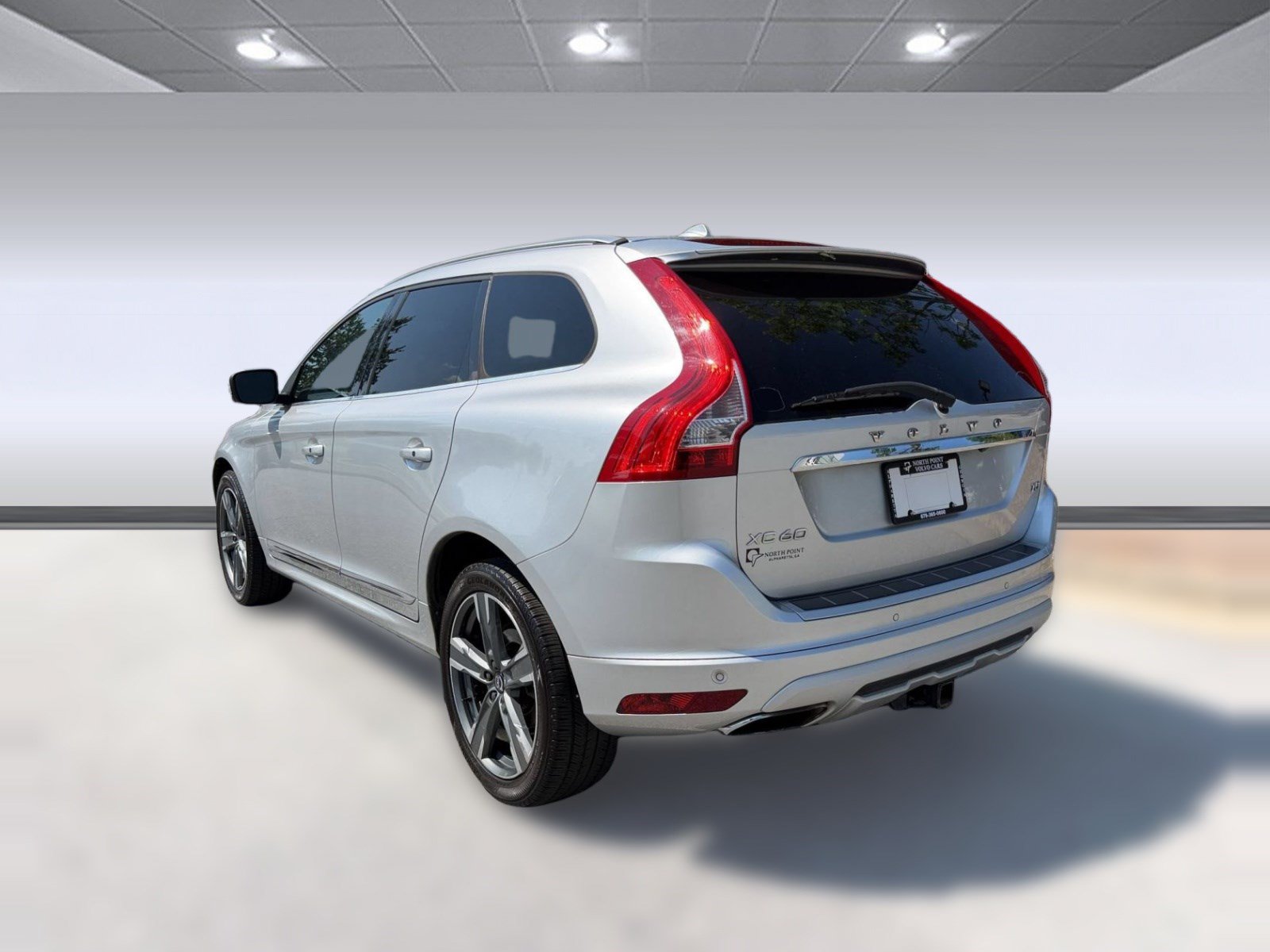 Used 2017 Volvo XC60 T5 Dynamic w/ Preferred Option Package FWD image 3