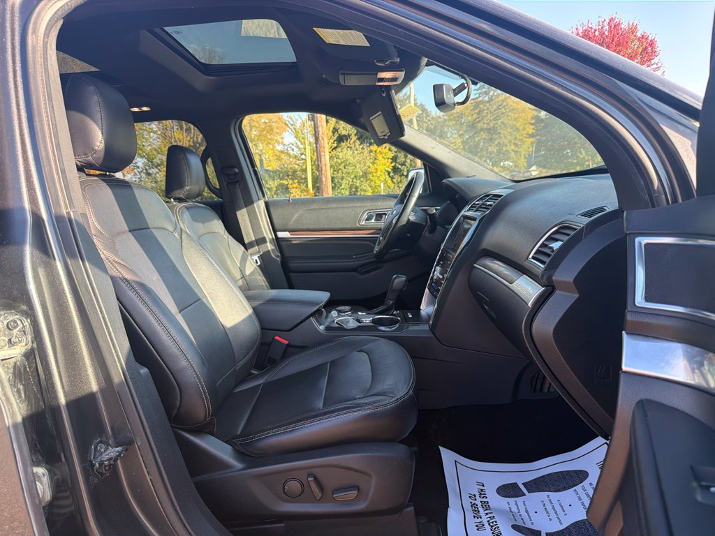 Used 2019 Ford Explorer Limited w/ Class III Trailer Tow Package AWD/4WD image 11