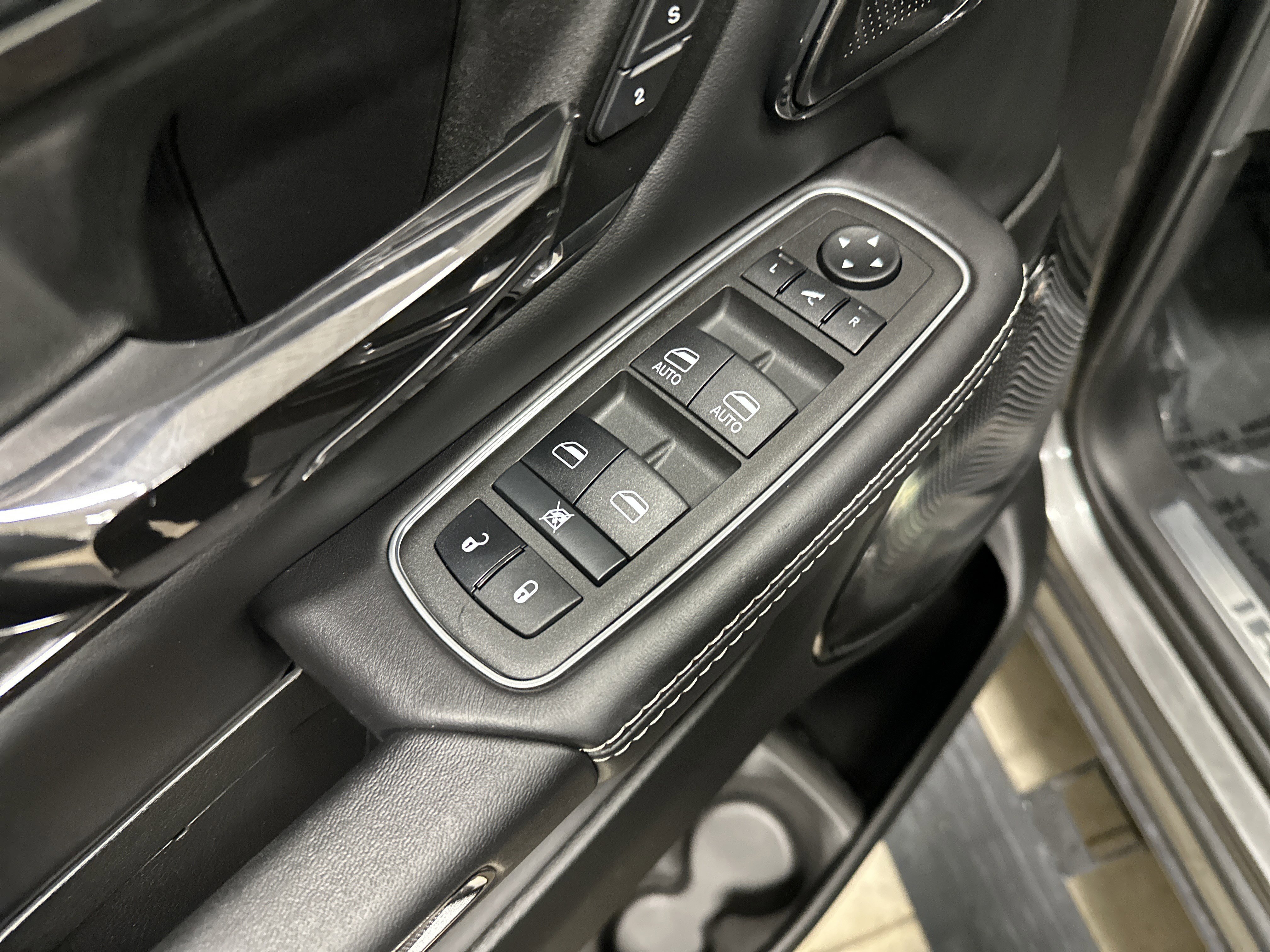 Used 2022 RAM 1500 Limited AWD/4WD image 15