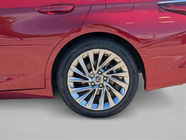 Used 2023 Lexus ES 300h Ultra Luxury w/ Accessory Package (Z2) image 25