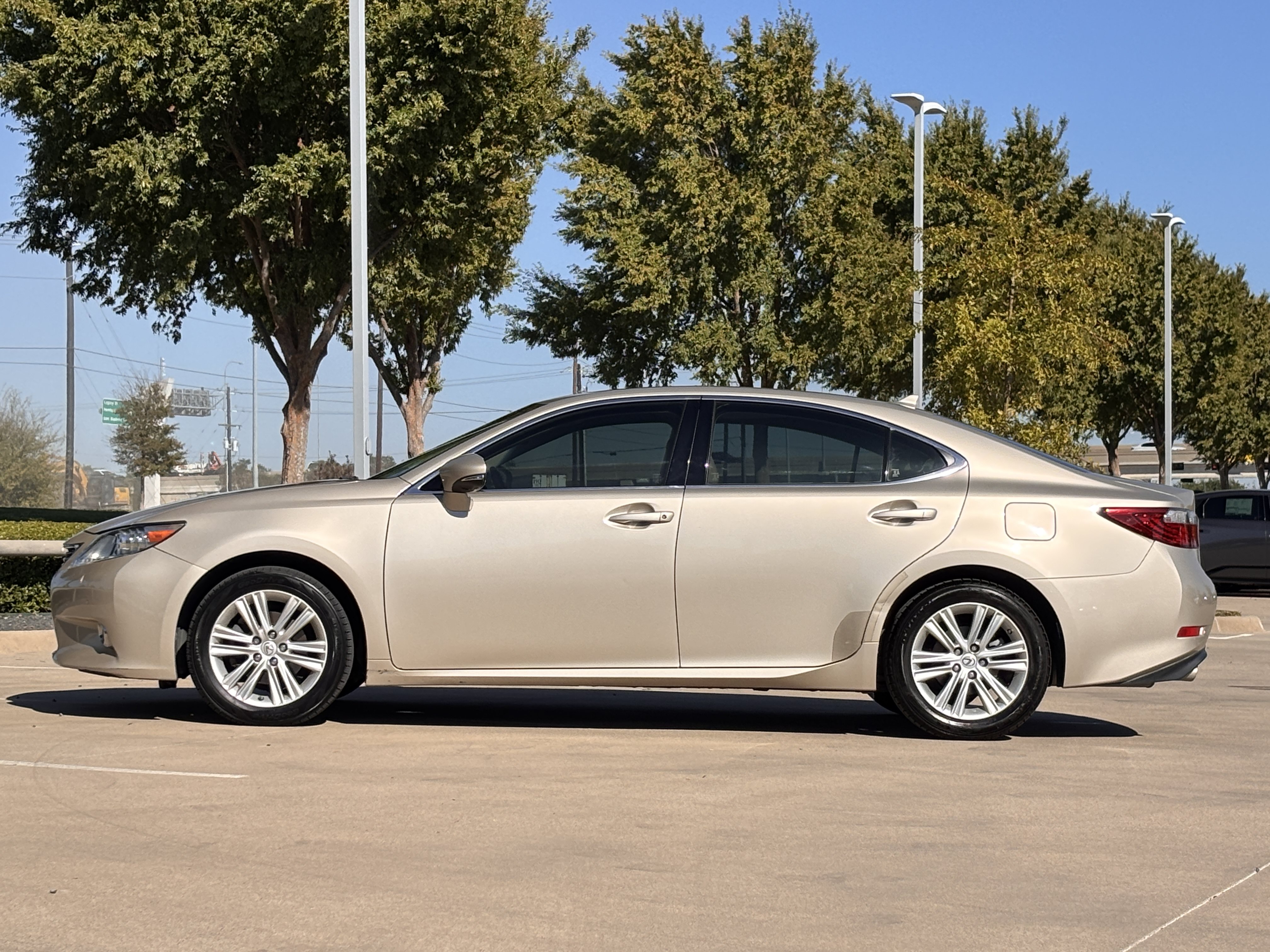Used 2013 Lexus ES 350 w/ Premium Pkg FWD image 2