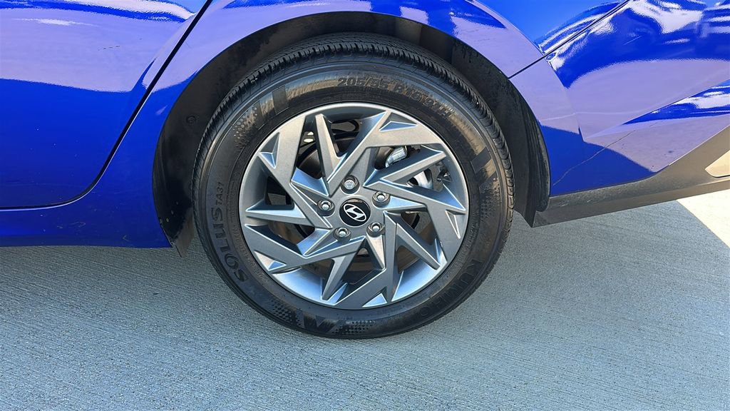 Certified 2024 Hyundai Elantra SEL image 17