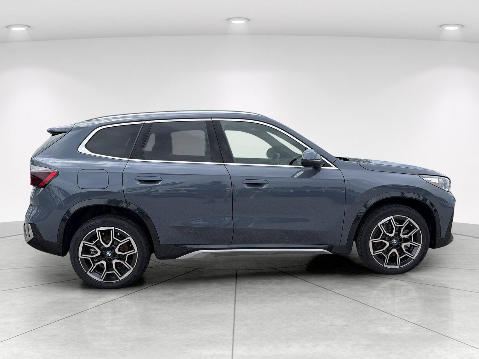 New 2026 BMW X1 xDrive28i w/ Technology Package AWD/4WD image 3