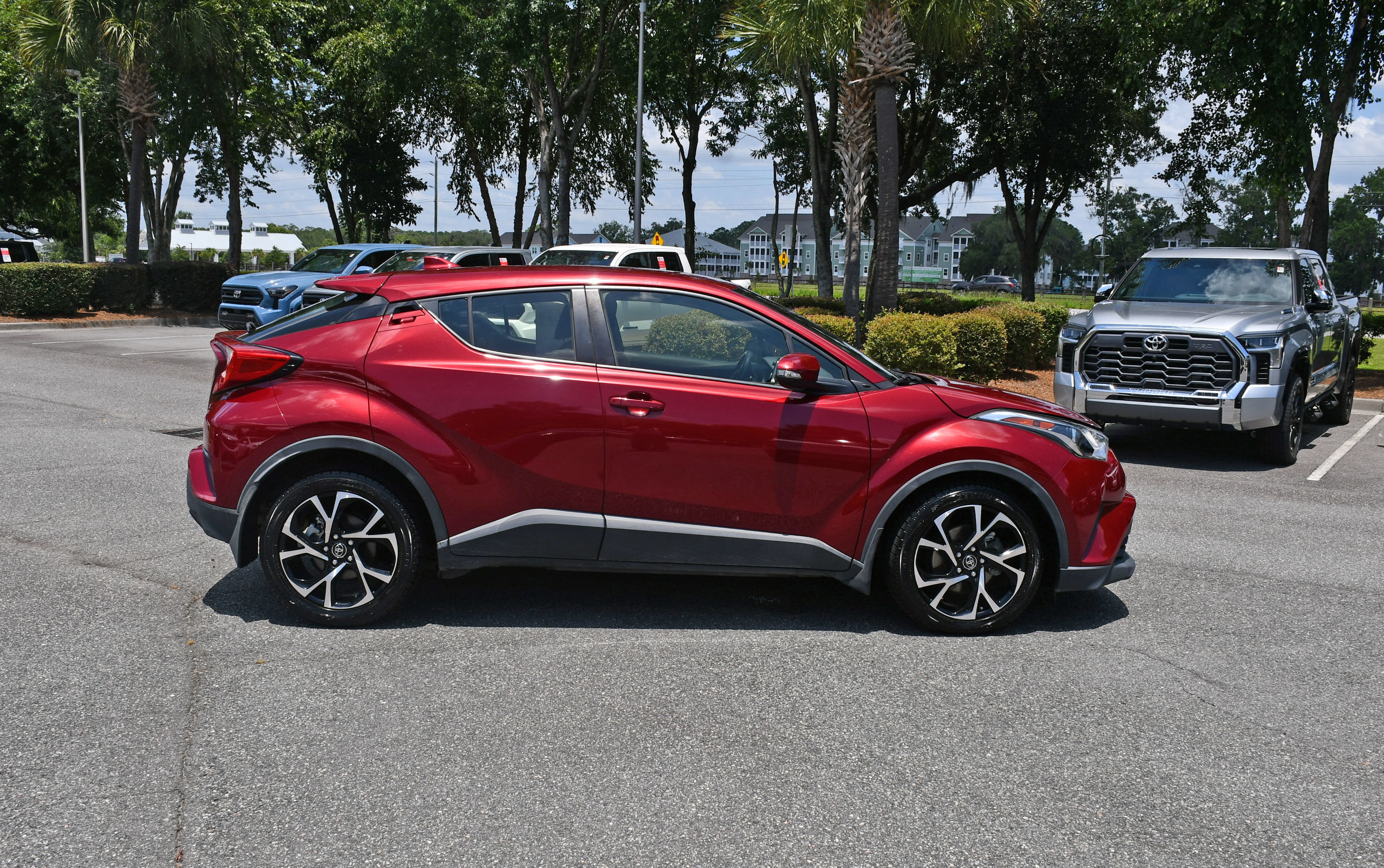 Used 2018 Toyota C-HR XLE FWD image 5
