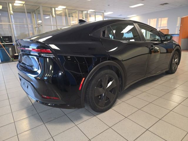 Used 2024 Toyota Prius LE image 8