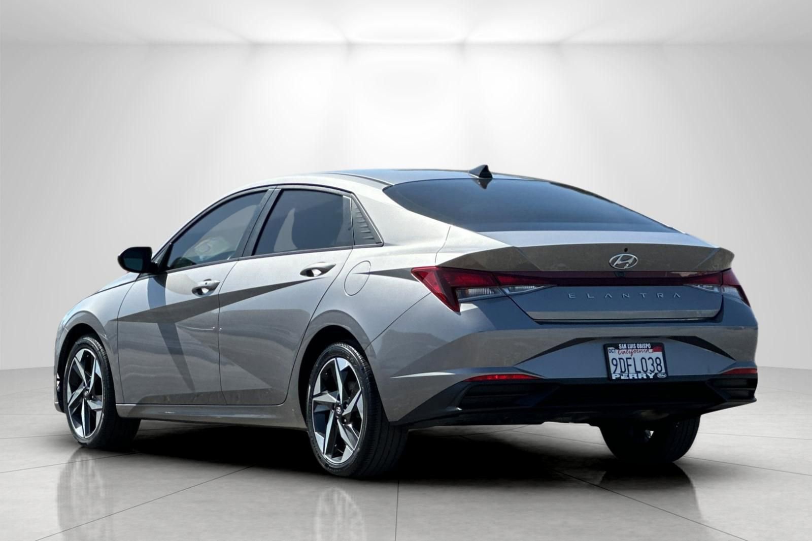 Used 2023 Hyundai Elantra SEL w/ Convenience Package FWD image 5