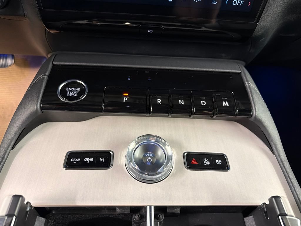 New 2026 Lincoln Navigator Reserve w/ Jet Appearance Package AWD/4WD image 14