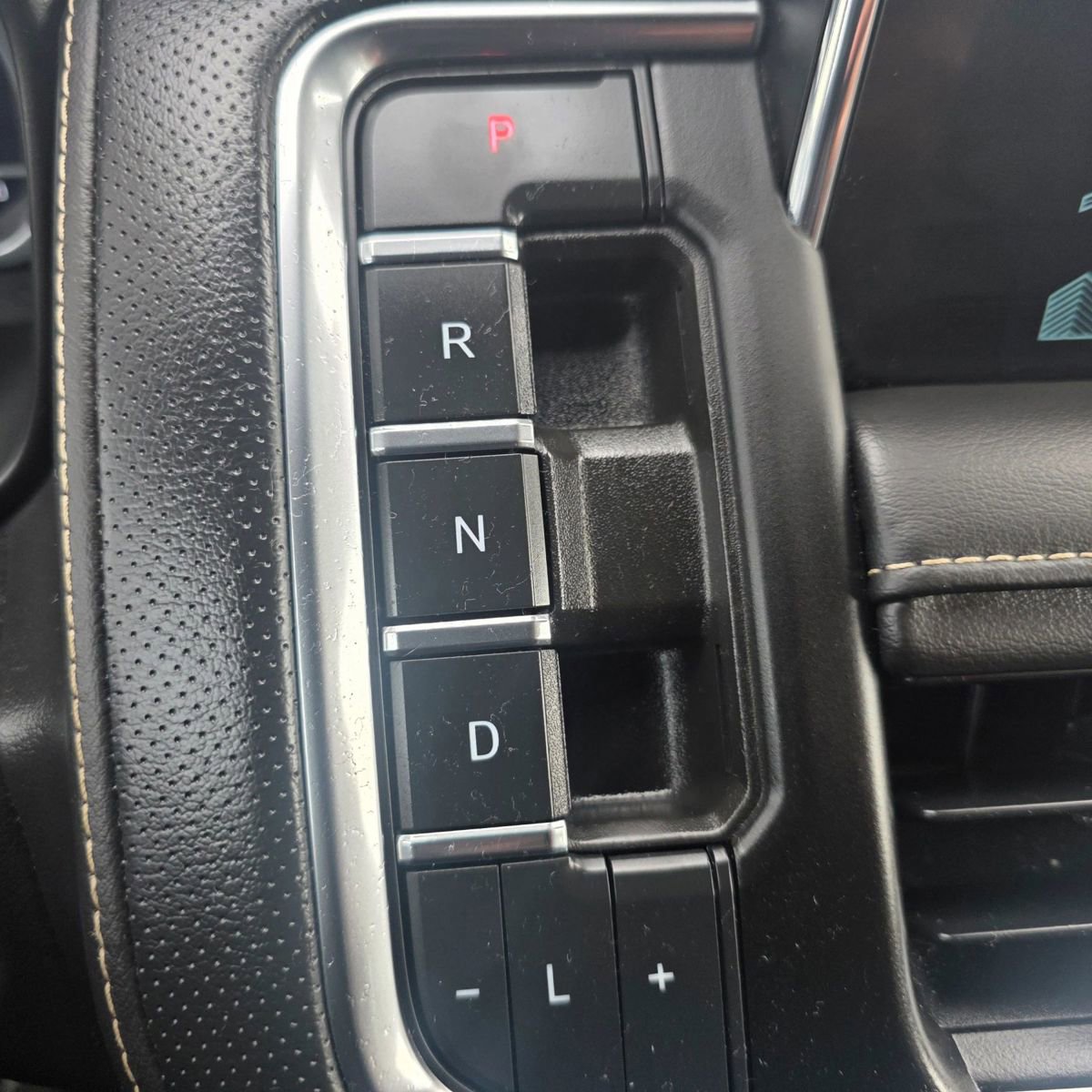 Used 2023 Chevrolet Suburban Premier RWD image 20