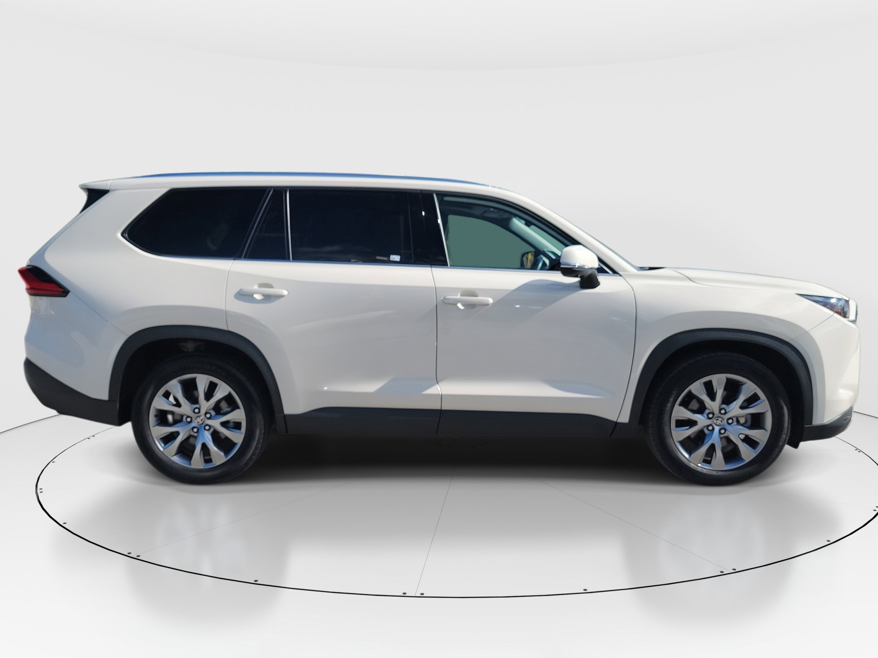 Used 2024 Toyota Grand Highlander Limited FWD image 2
