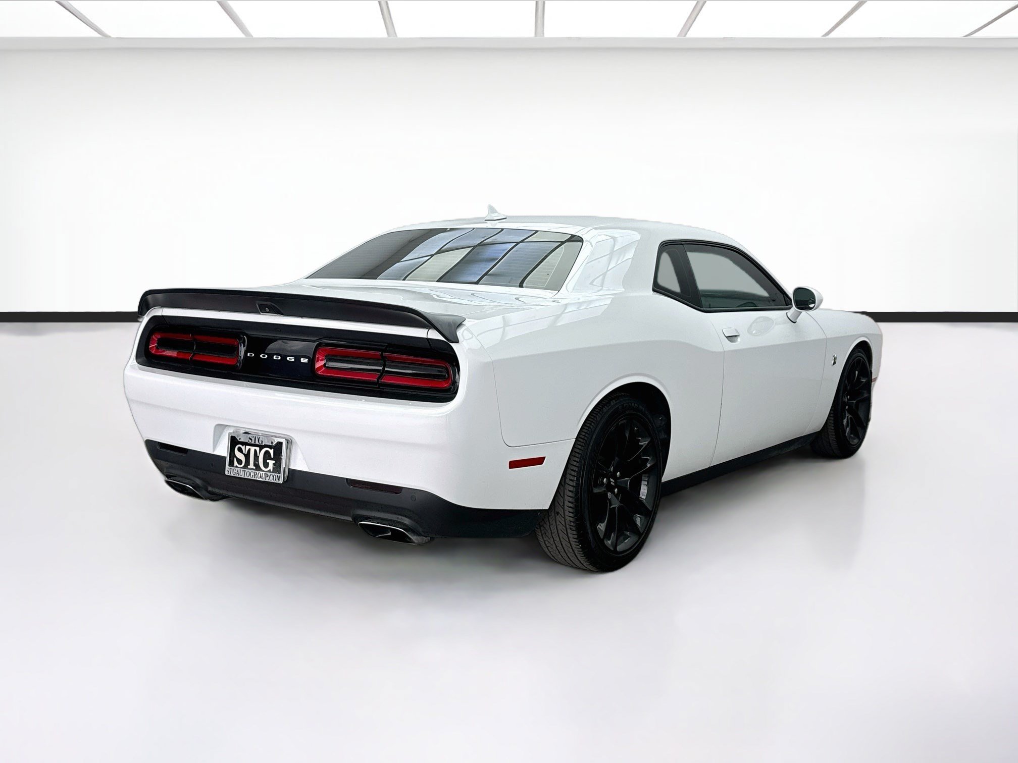 Used 2021 Dodge Challenger R/T Scat Pack w/ Shaker Package RWD image 4