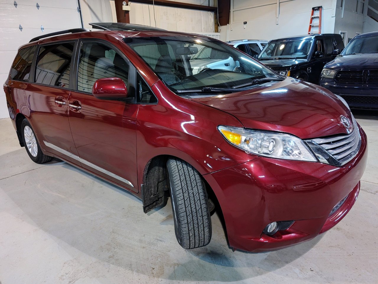 Used 2017 Toyota Sienna XLE Premium image 13