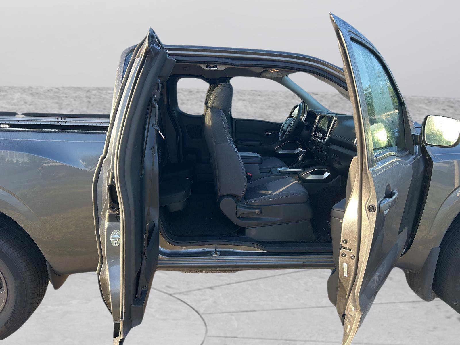 Used 2025 Nissan Frontier SV w/ SV Convenience Package image 12