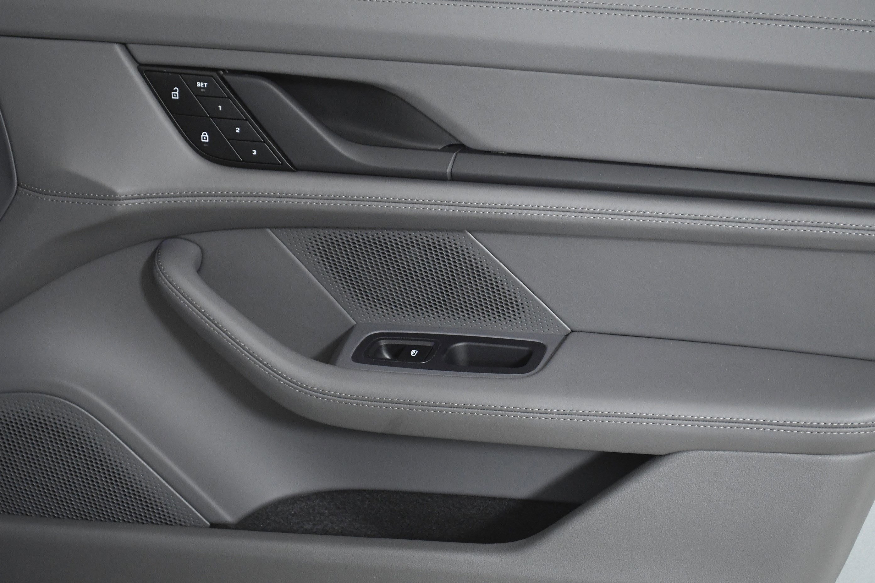 Used 2022 Porsche Taycan GTS w/ Premium Package (P6U) image 28