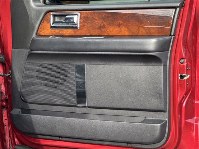 Used 2016 Lincoln Navigator Select image 14