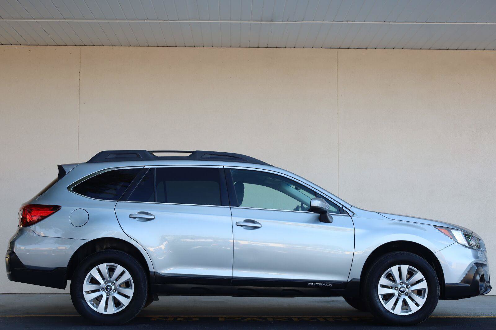 Used 2018 Subaru Outback 2.5i Premium AWD/4WD image 2
