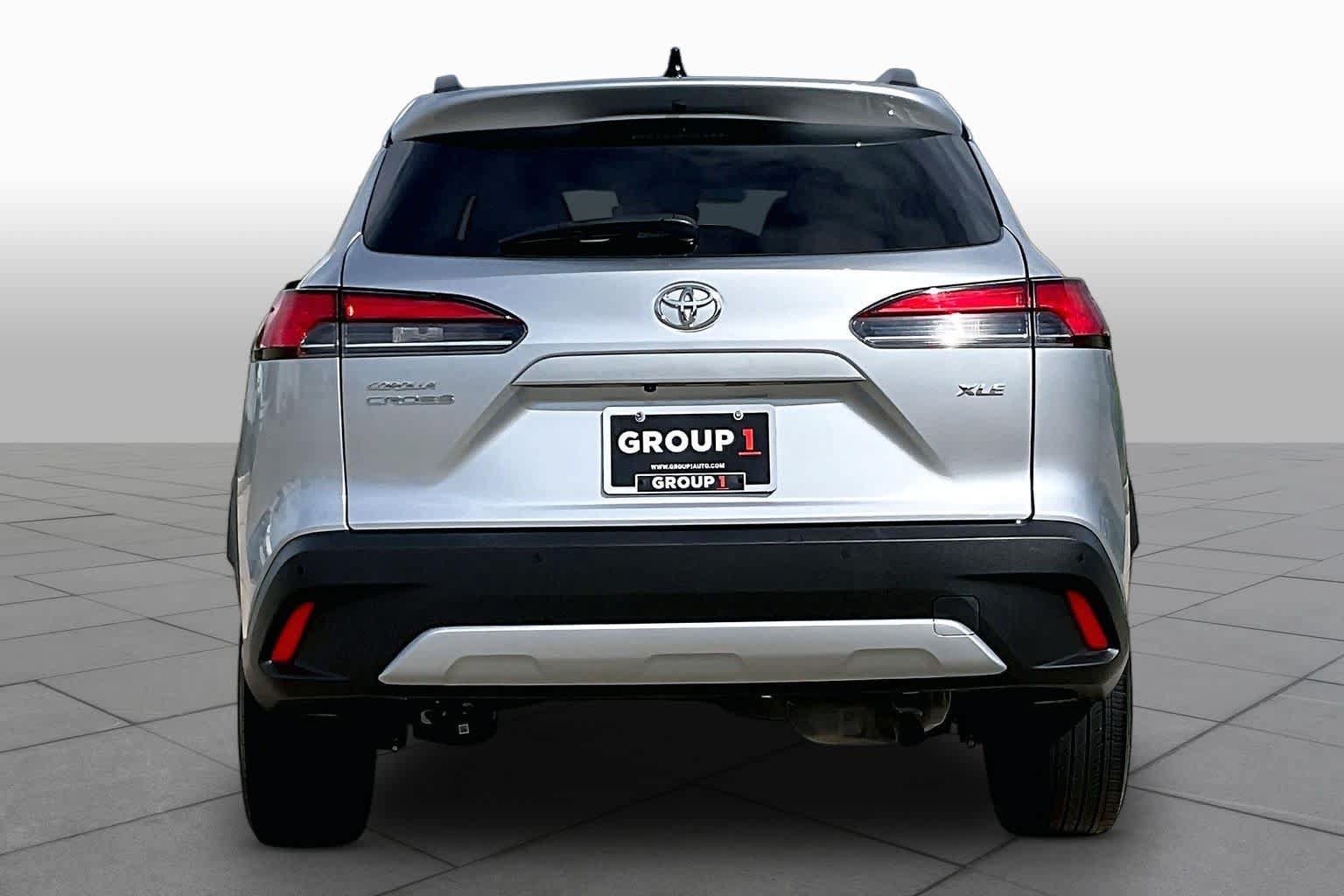 Used 2025 Toyota Corolla Cross XLE FWD image 5