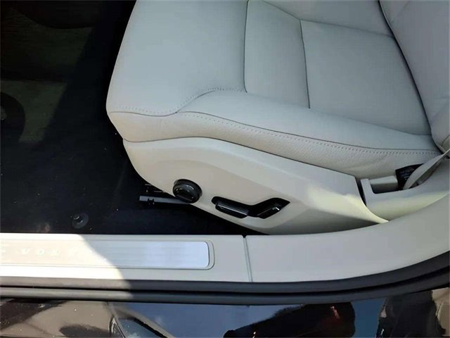 New 2026 Volvo V60 B5 Cross Country Plus w/ Protection Package Premier image 11