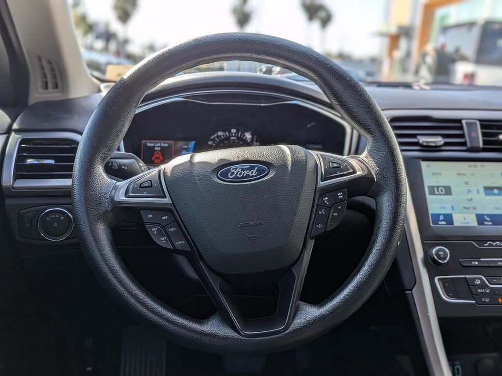 Used 2020 Ford Fusion SE image 13