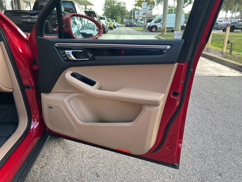 Used 2020 Porsche Macan image 24