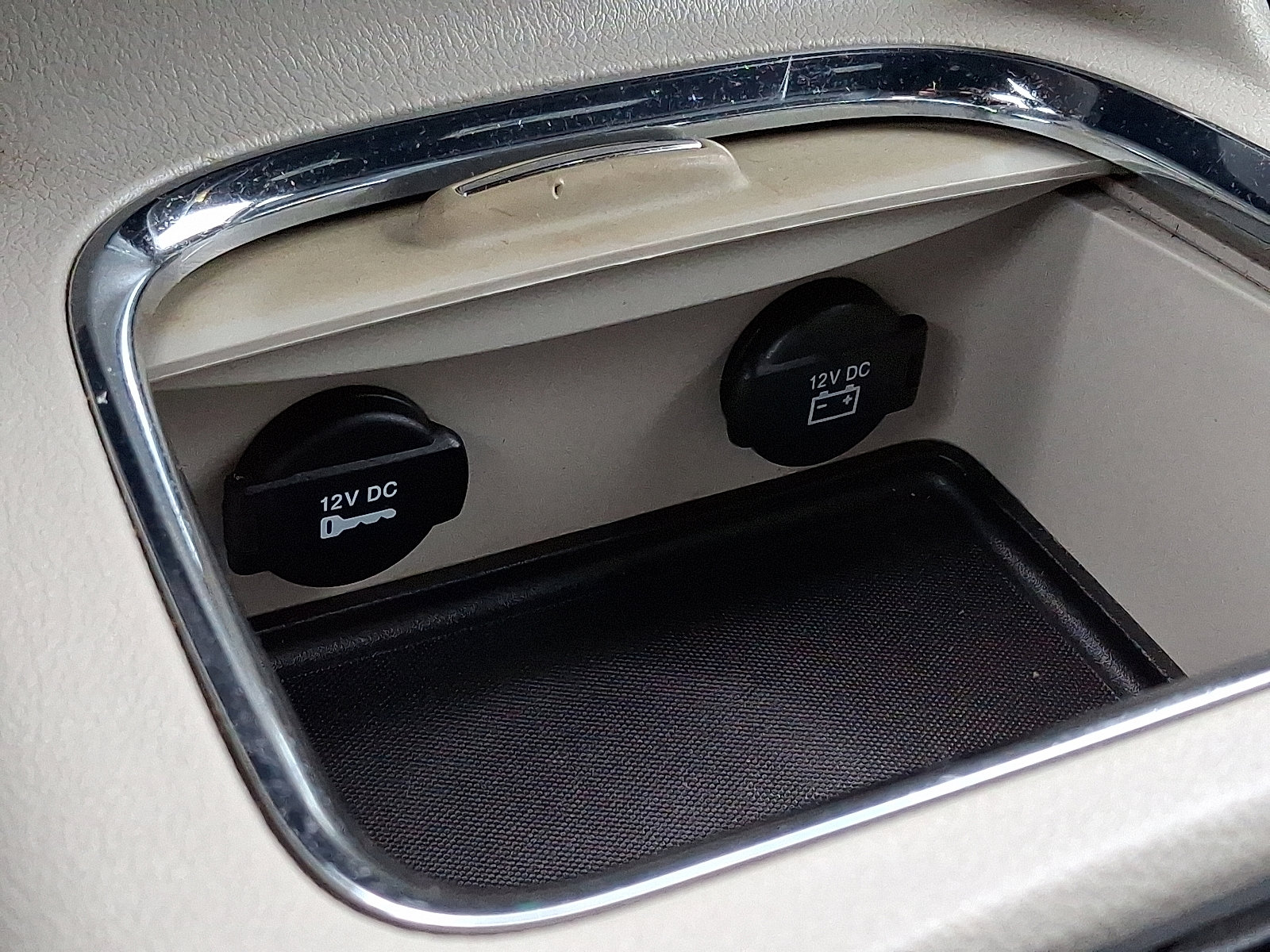 Used 2017 Dodge Grand Caravan SXT image 25