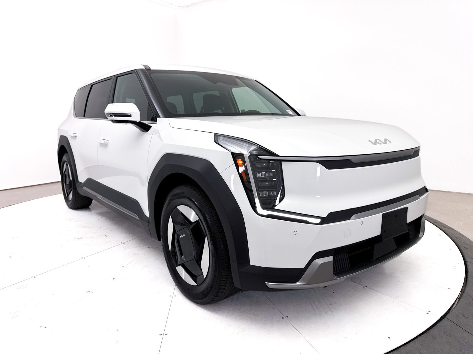 Used 2024 Kia EV9 Light Long Range RWD image 13