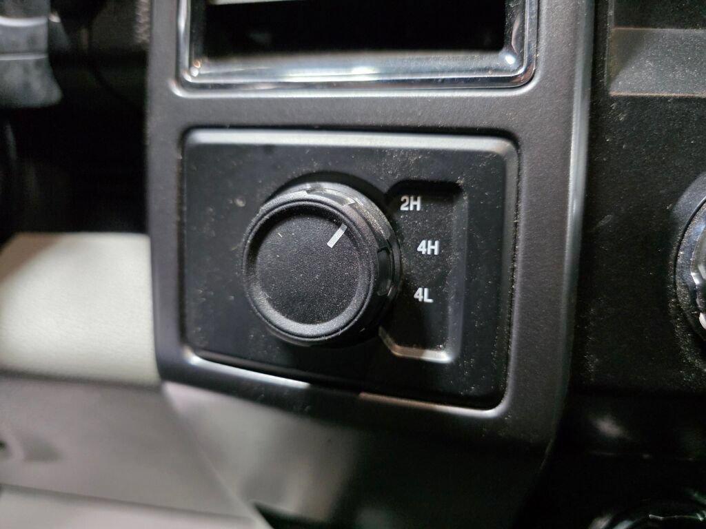 Used 2019 Ford F150 XLT w/ Equipment Group 302A Luxury AWD/4WD image 16