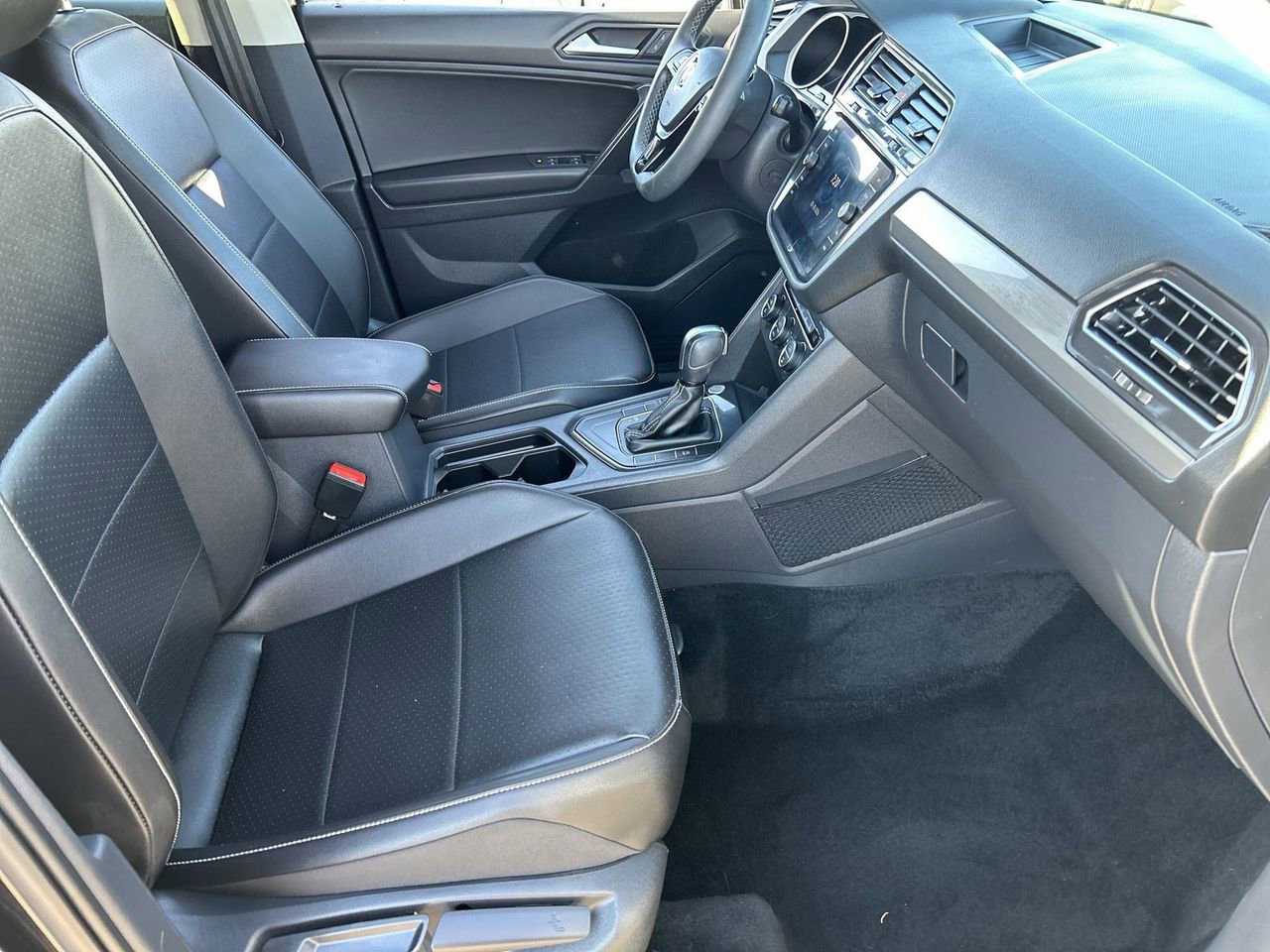 Used 2021 Volkswagen Tiguan SE FWD image 9