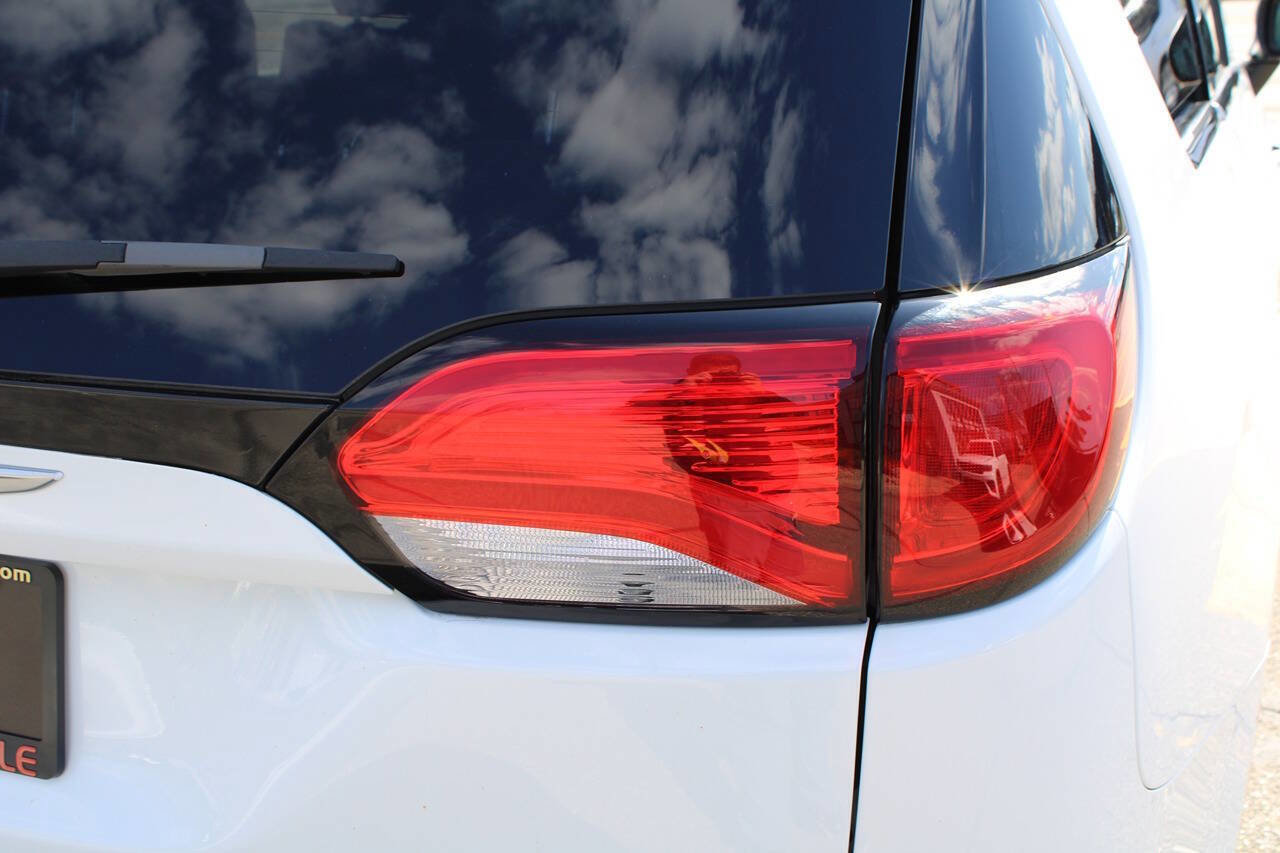 Used 2017 Chrysler Pacifica Touring Plus w/ Tire & Wheel Group image 28