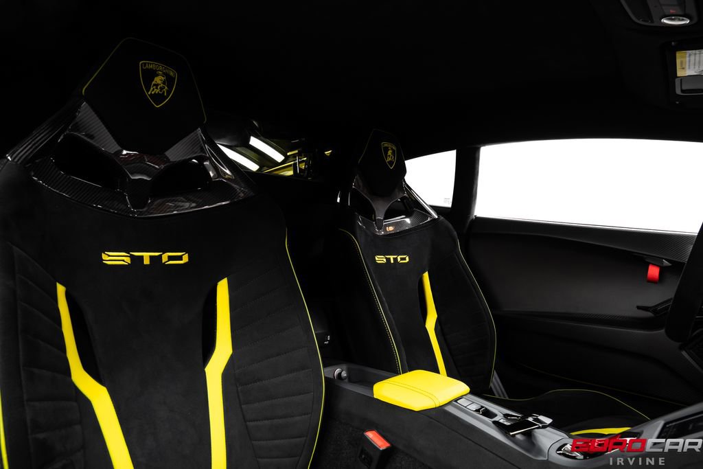 Used 2022 Lamborghini Huracan STO RWD image 41