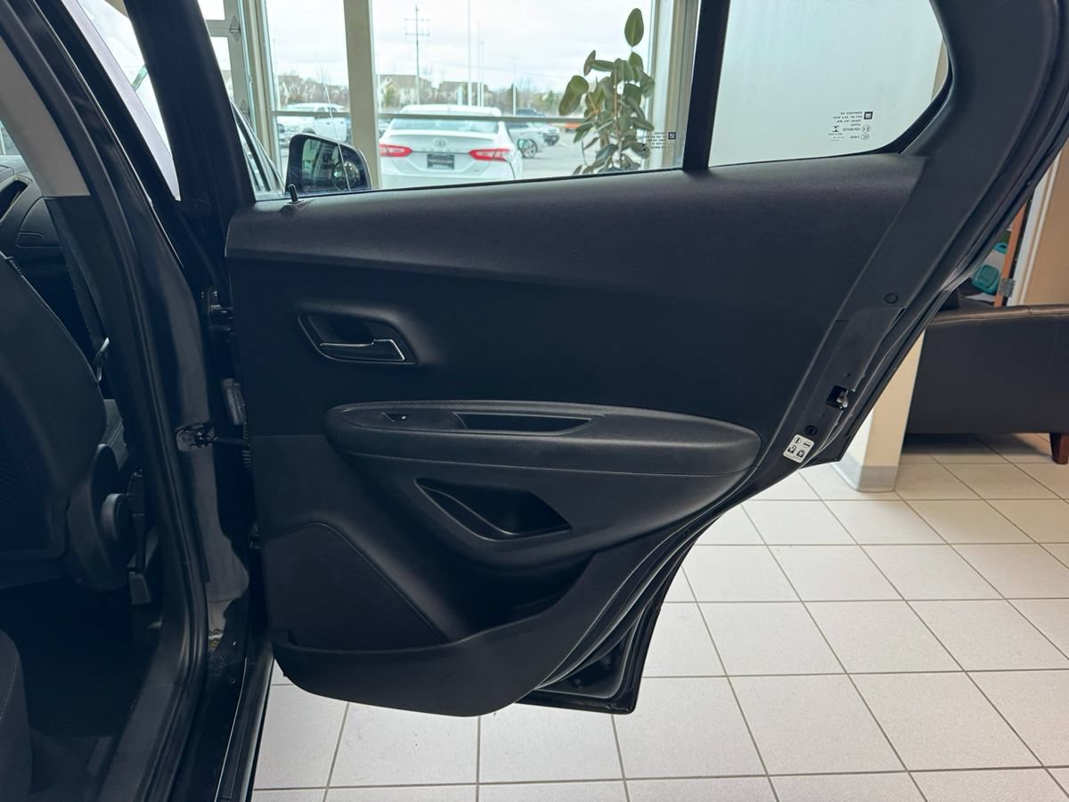 Used 2015 Chevrolet Trax LS FWD image 41