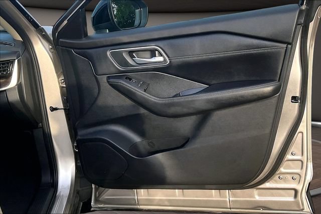 Certified 2025 Nissan Rogue Platinum AWD/4WD image 22