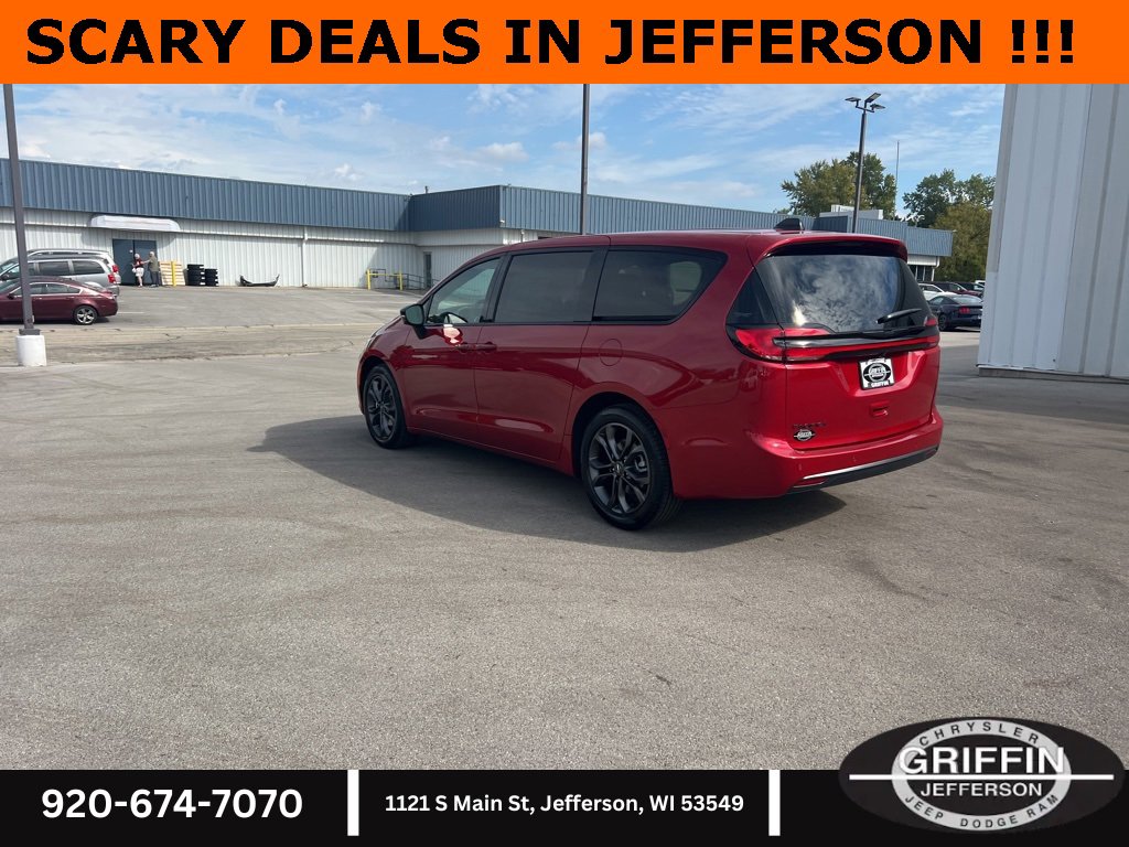 New 2026 Chrysler Pacifica Select image 15