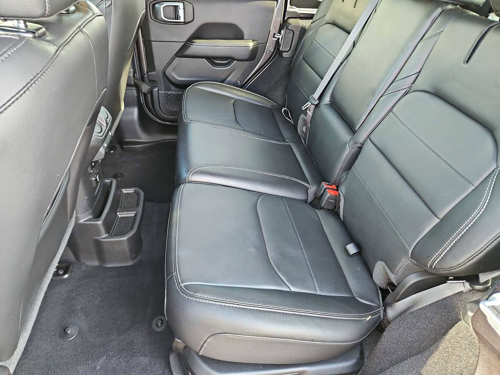 Used 2021 Jeep Wrangler Unlimited Sahara w/ Cold Weather Group image 18