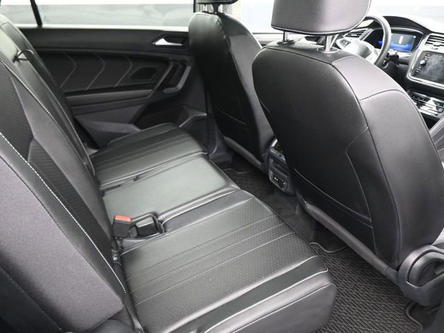 Used 2023 Volkswagen Tiguan SE w/ Panoramic Sunroof Package image 24