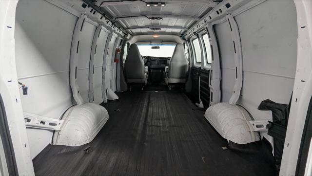 Used 2016 Chevrolet Express 2500 image 17