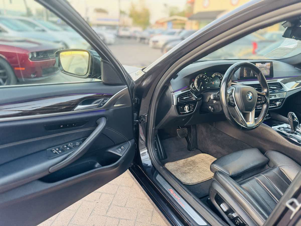 Used 2018 BMW 530i w/ Premium Package image 17