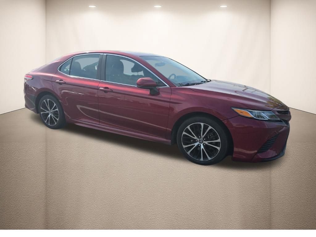 Used 2018 Toyota Camry SE FWD image 2