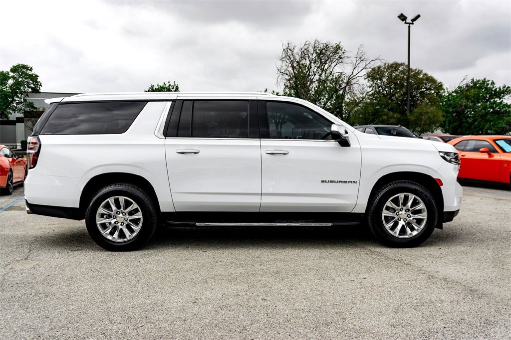 Used 2023 Chevrolet Suburban Premier image 4
